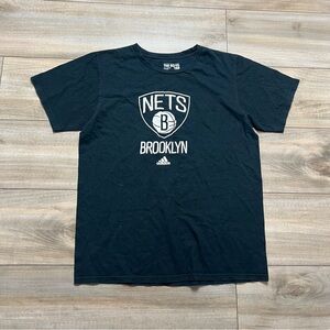 Adidas Mens Size M Brooklyn Nets NBA Sporty Basketball Graphic Black  T Shirt